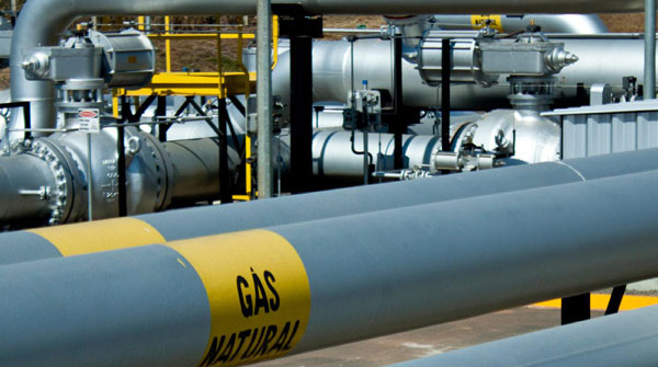Para pesquisador, aumento da importação de gás natural está relacionado com processo de privatização da Petrobras